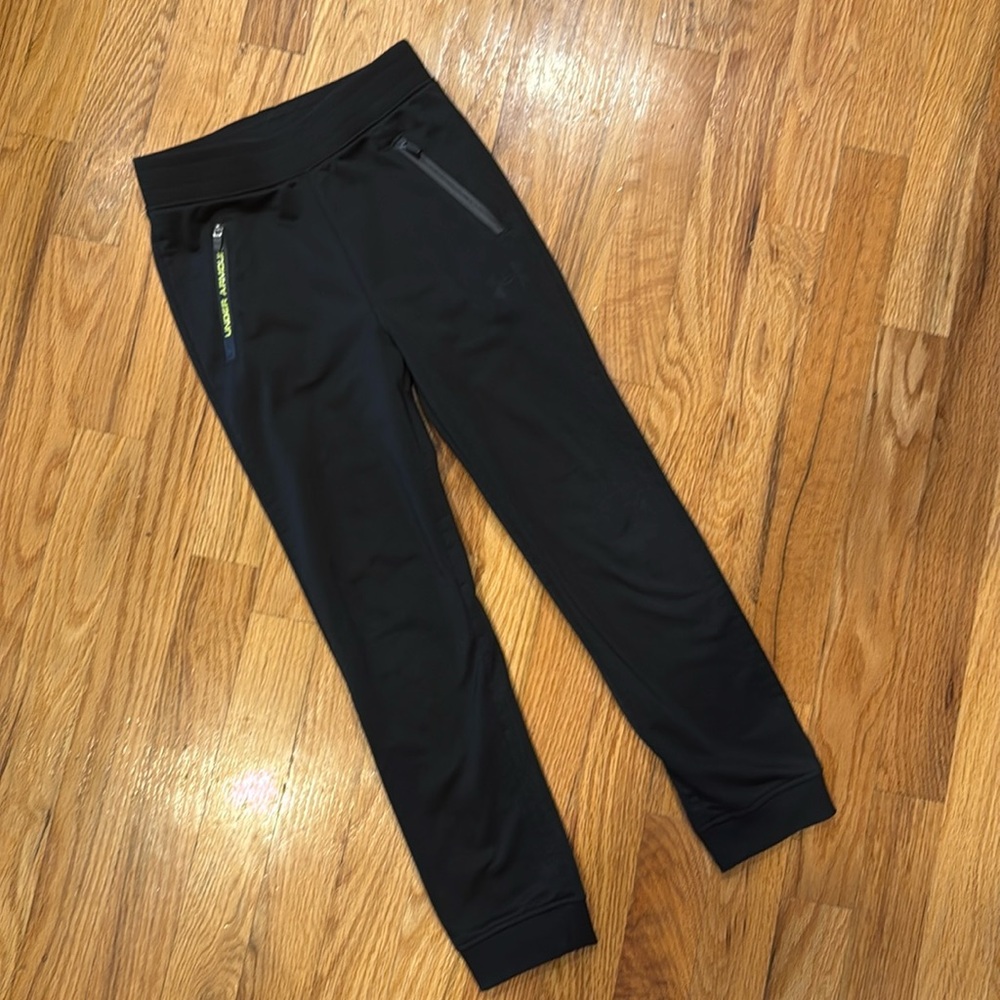 Under Armour Boys Joggers (size 6)